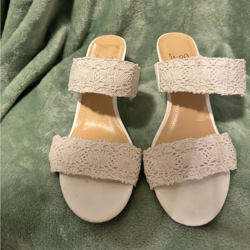 white lace sandals size 7